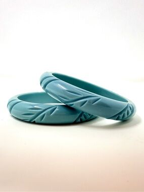 Light Blue Leaf Carved Fakelite Bangle Bracelet